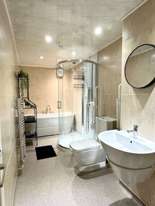 6 Guests House Old Trafford,Media City,City Centre, Free Parking مانشستر المظهر الخارجي الصورة
